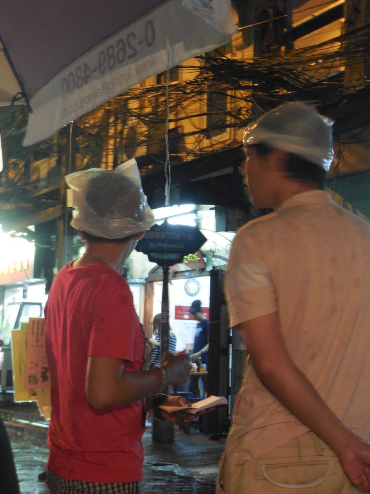Quick and easy rain hats, Chinatown style! Bangkok